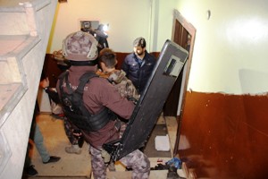 Erzurum polisinden insan tacirlerine şafak baskını