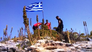 Ege'de bayrak krizi ! Yunanistan'dan ilk açıklama geldi