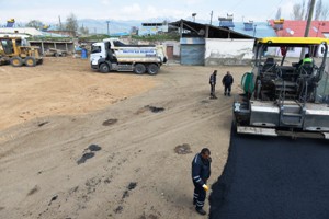 Yakutiye Belediyesi, köylerde asfalta başladı