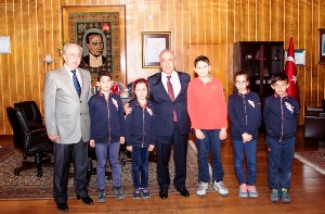 Makedonya yolcusu öğrenciler Rektör Çomaklı’yı ziyaret etti