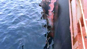Türk yük gemisine roketli saldırı !