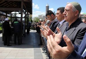 Şehit Filistinliler için gıyabi cenaze namazı kılındı