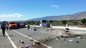 Erzurum- Erzincan karayolunda trafik kazası: 3 ölü, 15 yaralı