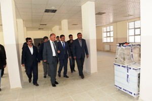 Vali Azizoğlu, inşaatı devam eden okulları inceledi