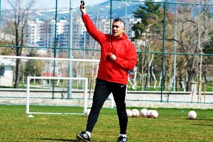 Mehmet Altıparmak: "Erzurumspor'da devam etmek isterim"