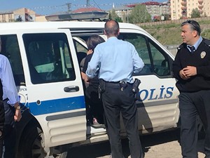 Erzurum'da intihara teşebbüste bulunan liseli kızın hayatını polis kurtardı
