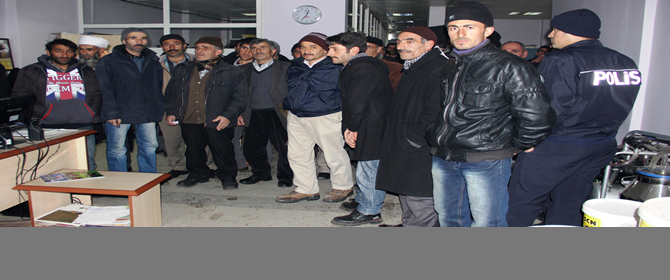 Flaş... Erzurum'da Çiftçiler Birlik Binasını Bastı