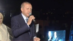 Erdoğan geleneksel balkon konuşmasını yaptı