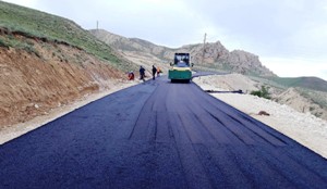 BÜYÜKŞEHİR KIRSALDA DAĞ-TAŞ DEMEDEN YOL YAPIYOR