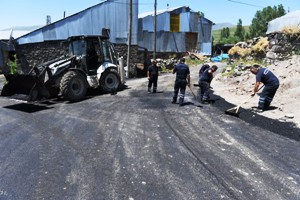 Yakutiye, en uzak köyünü asfaltlıyor