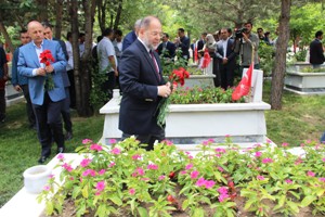 15 Temmuz şehitleri Kars Kapı Şehitliği’nde anıldı