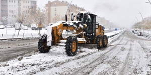 BÜYÜKŞEHİR’İN KAR TİMLERİ İŞ BAŞINDA