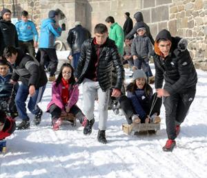 Erzurum'da Geleneksek Kızak Şenliği