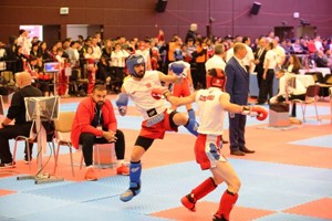 Büyükşehir’in milli sporcuları kick boks’ta tarih yazdı