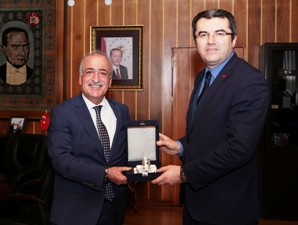 Erzurum Valisi Memiş’ten Rektör Çomaklı’ya iade-i ziyaret