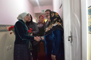 Ak Parti Milletvekili Taşkesenlioğlu yaşlıları ziyaret etti