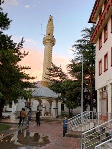 Yıldırım caminin minaresi yıktı