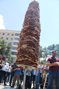 Erzurum’da Cağ kebabı ve Baş bar rekor denemesi