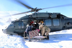 Erzurum’da askeri helikopterle hasta kurtarma operasyonu