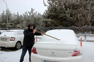 Erzurum’da yoğun kar yağışı etkili oluyor