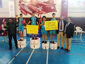 Şehitleri Türk bayrağıyla andılar, Mehmetçiği selamladılar