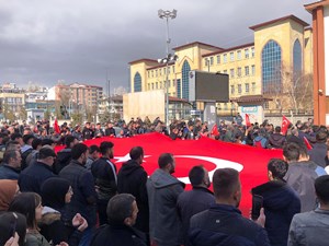 Horasan’da vatandaşlar, İdlib şehitleri için yürüdü