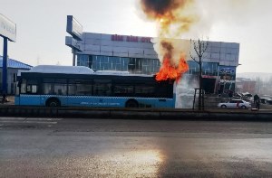 Erzurum’da yolcu otobüsü alev alev yandı