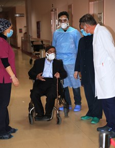 87 yaşındaki İbrahim dede Korona tedavisine bir haftada olumlu cevap verdi