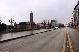 Erzurum hayalet şehre döndü