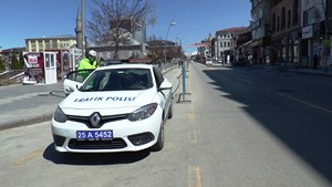 Erzurum’da polisten sosyal mesafe tedbirleri