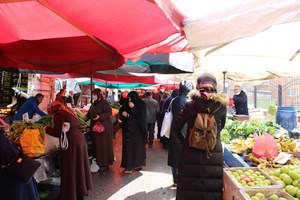 Sokağa çıkma yasağı öncesi vatandaşlar pazarlara akın etti