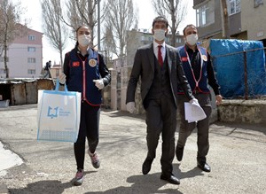 Erzurum’da maske dağıtımı başladı, 5 günde toplam 100 bin maske dağıtılacak