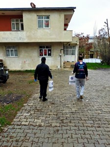 Horasan Kaymakamlığı Vefa Sosyal ekipleri 112 hattına düşen Oyuncak talebini geri çevirmedi