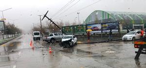 Erzurum'da feci kaza..2 araç birbirine girdi