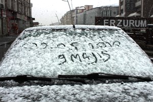 Erzurum’da baharı beklerken kış geri geldi