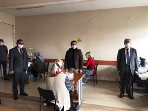 Horasan Kaymakamı Caner ve Başkan Aydın Maske Üretim Merkezi’nde incelemelerde bulundu