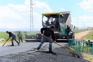 YAKUTİYE BELEDİYESİ ASFALT SEZONUNU BAŞLATTI