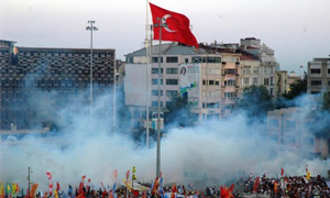 Taksim'de polisten gazlı müdahale!