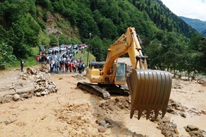 Rize-Erzurum karayolu sel nedeniyle ulaşıma kapandı