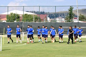 Mehmet Özdilek: "Son maçımızı kazanarak Süper Lig'e çıkmak istiyoruz"