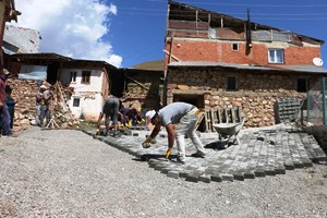 Aziziye'de köylere kilit taşı