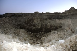 Asboğa Höyüğü üzerinde defineciler iş makineleri ile kaçak kazı yaptılar