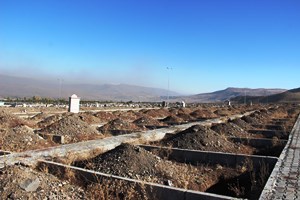 Erzurum’da mezarlıkta kış hazırlığı...Mezarlar önceden hazırlanıyor