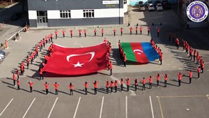 Minik öğrenciler Karabağ zaferini coşkuyla kutladı
