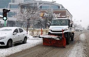 Büyükşehir’in kar timleri iş başında