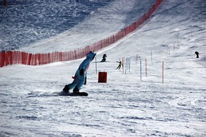 Erzurum’da kayak severler eğlenceye doyamadı