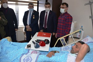 Kazakistan’da hastalanan tır şoförlüğü yapan şehit babası ambulans uçakla Erzurum’a getirildi
