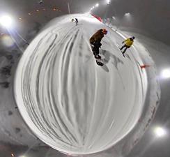Palandöken Kayak Merkezi’nde snowboardçuların gece kayağı gösterisi nefes kesti
