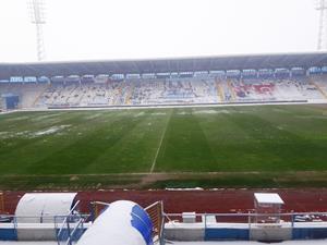 Hatayspor maçı öncesi saha zemininde yoğun çalışma