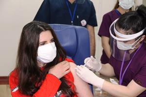 Erzurum İl Milli Eğitim Müdürü ve 4 köy öğretmeni Covid-19 aşısı oldu